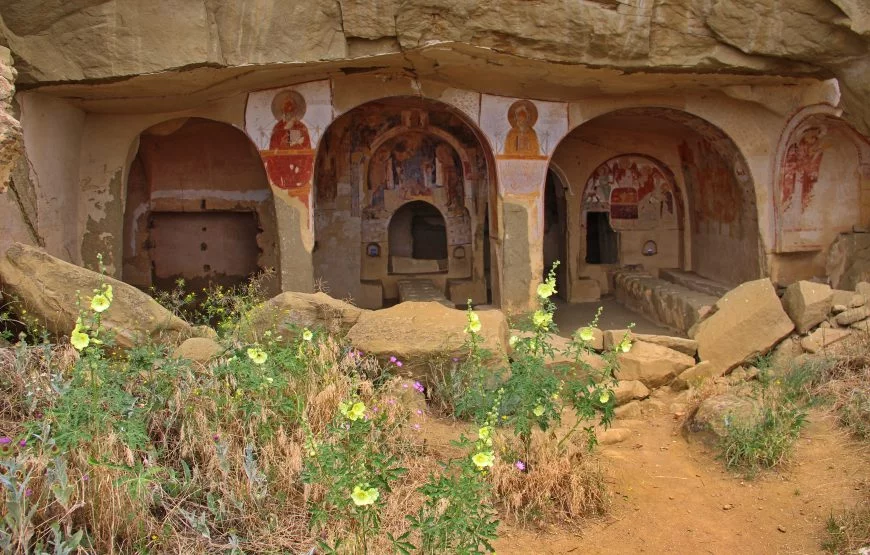 Пещерные монастыри, винная дегустация и застолье в частном погребе