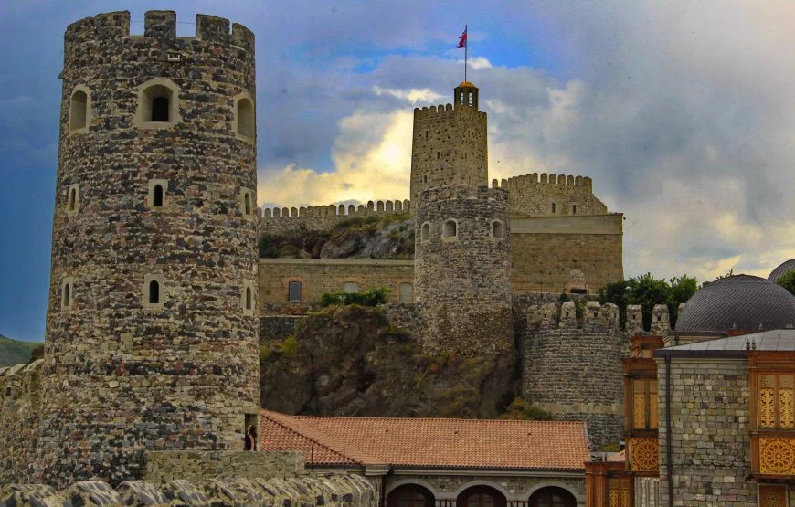 A Day Trip to Borjomi Gorge and Vardzia